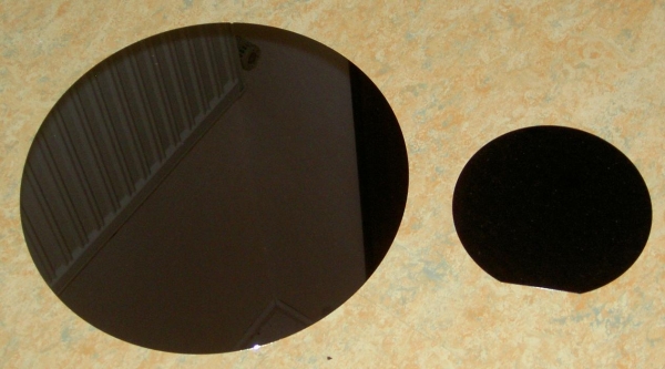 silicon wafer from https://commons.wikimedia.org/wiki/File:Siliziumwafer.JPG